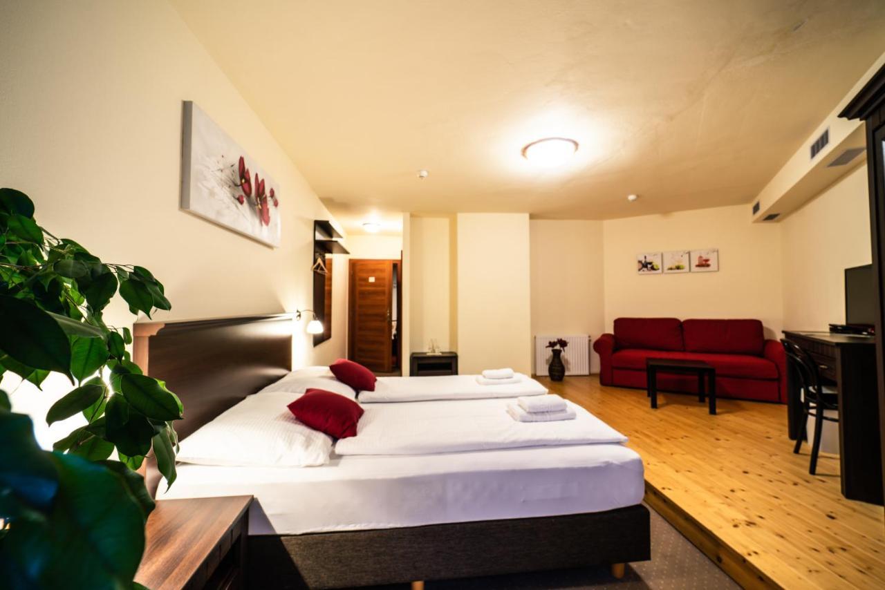 Hotel Koruna Prachatice Esterno foto